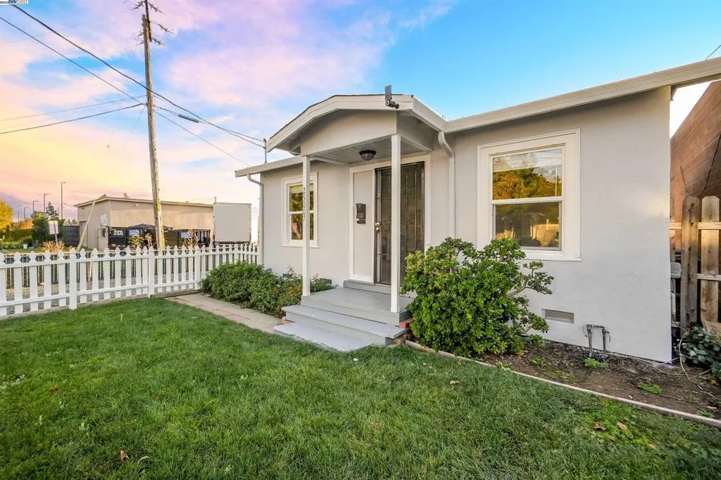 25007 Oneil Ave, Hayward, California 94544 home-pic-5